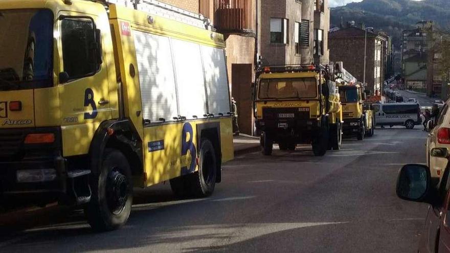 El incendio de unas calderas genera alerta en La Felguera