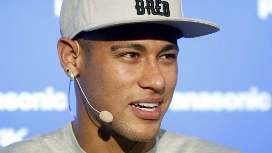 Neymar en la presentación de un acto publicitario ayer en Barcelona.