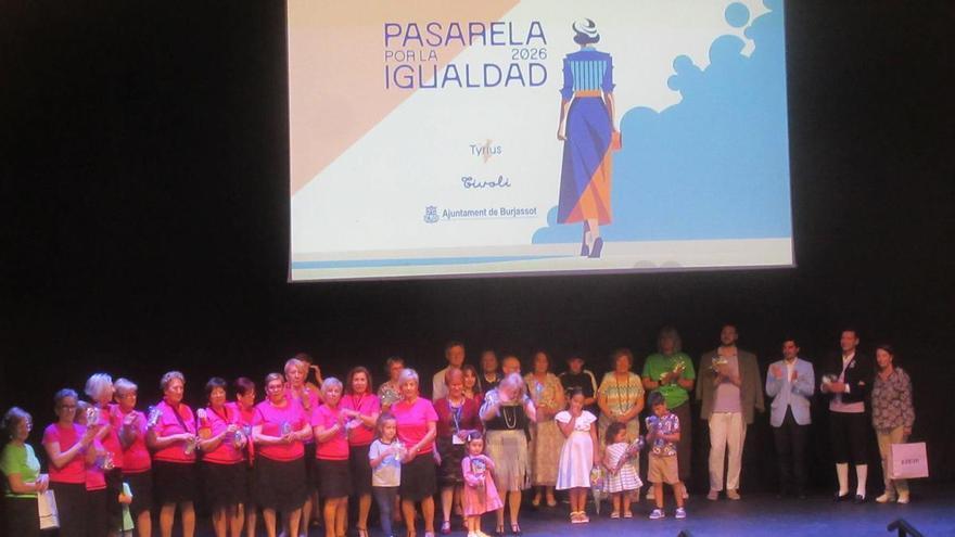 Burjassot celebra su Pasarela por la Igualdad con desfiles solidarios y danza