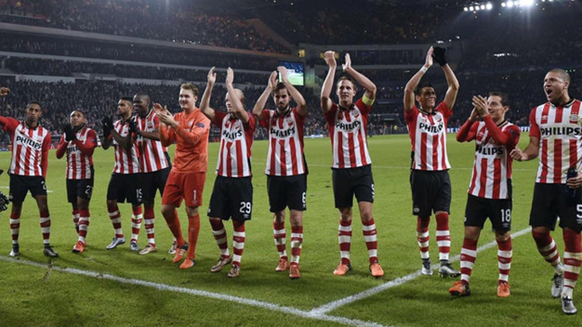 Los jugadores del PSV celebrando la clasificación