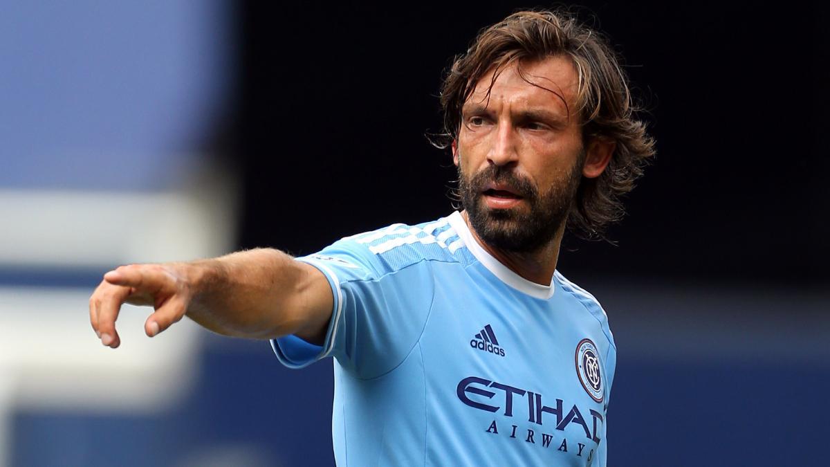 Pirlo dando órdenes en el New York City