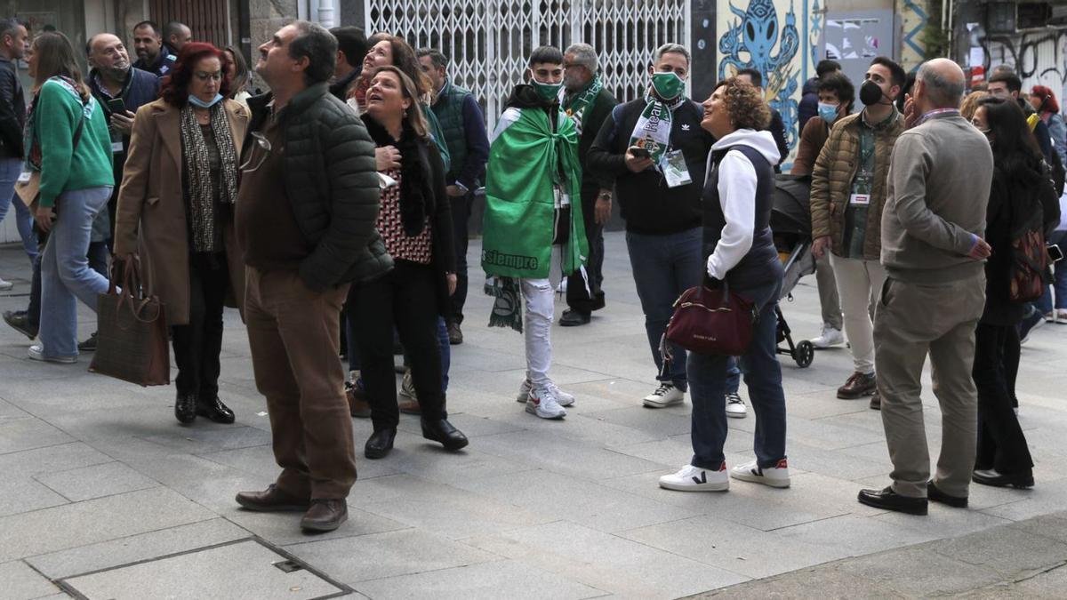 Vigueses y turistas disfrutaron del sábado paseando por la urbe y en terrazas.