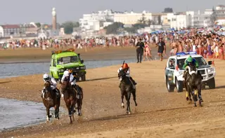 La playa de Sanlúcar vuelve a convertirse en un hipódromo natural espectacular
