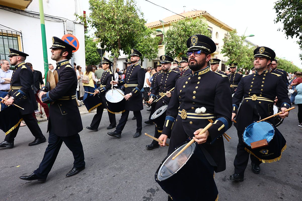 La salida procesional de la Presentación al pueblo de Jesús de los Afligidos, en imágenes