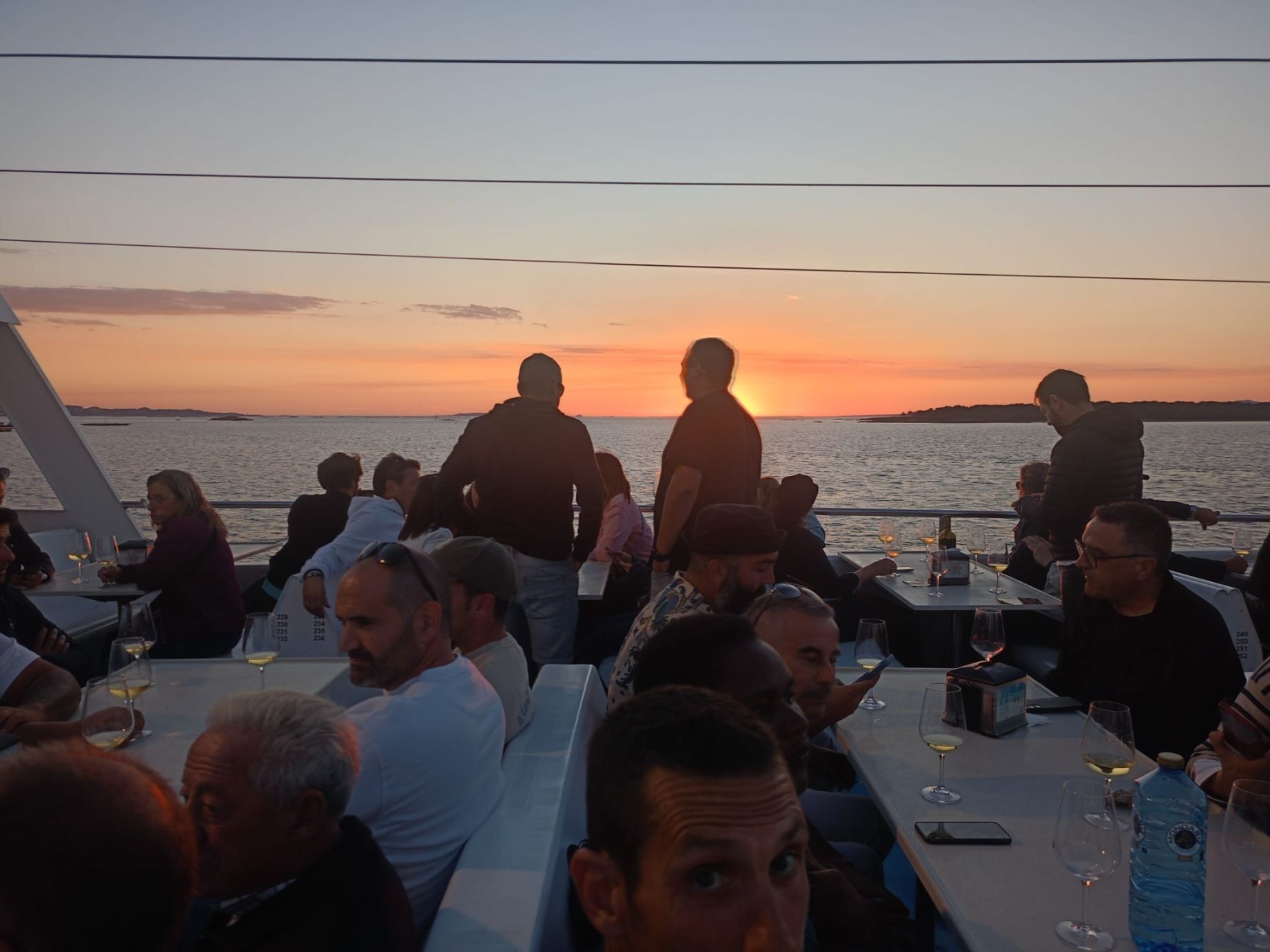 La ruta de «Viños singulares polo mar» a bordo del catamarán «Gran Cormorán Jet», esta tarde-noche.