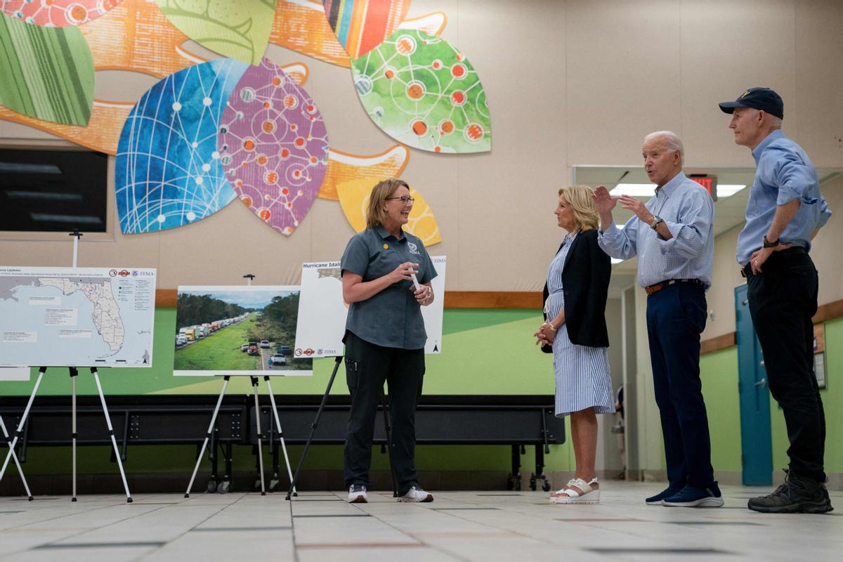 Biden visita a los afectados por el huracán Idalia en Florida