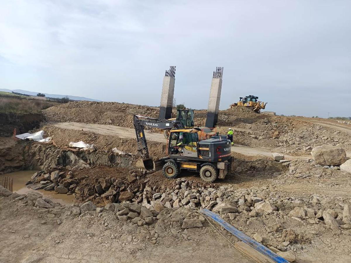 Galería | Así avanzan las obras de la futura autovía Cáceres-Badajoz Galería | Así avanzan las obras de la futura autovía Cáceres-Badajoz