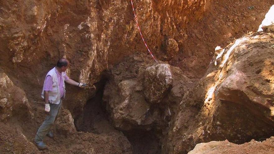 Trabajos de excavación en la cueva de El Sidrón.