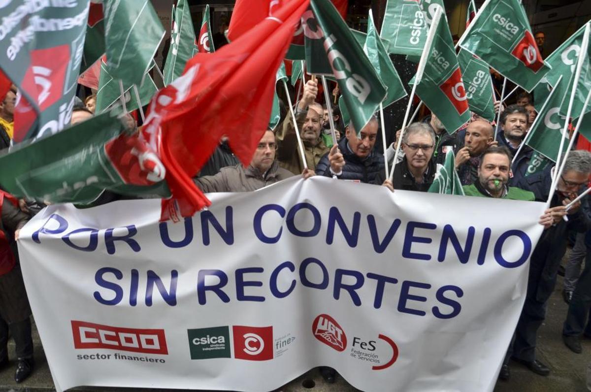 Empleados de las antiguas cajas reclaman avances en su covenio