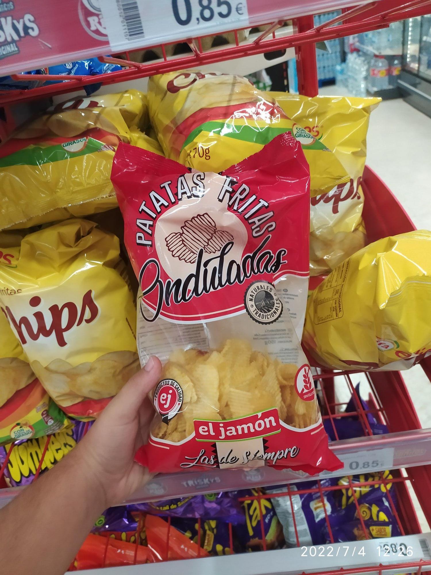 Tenemos asumido que las bolsas de patatas fritas vienen medio vacías,  pero ¿por qué?