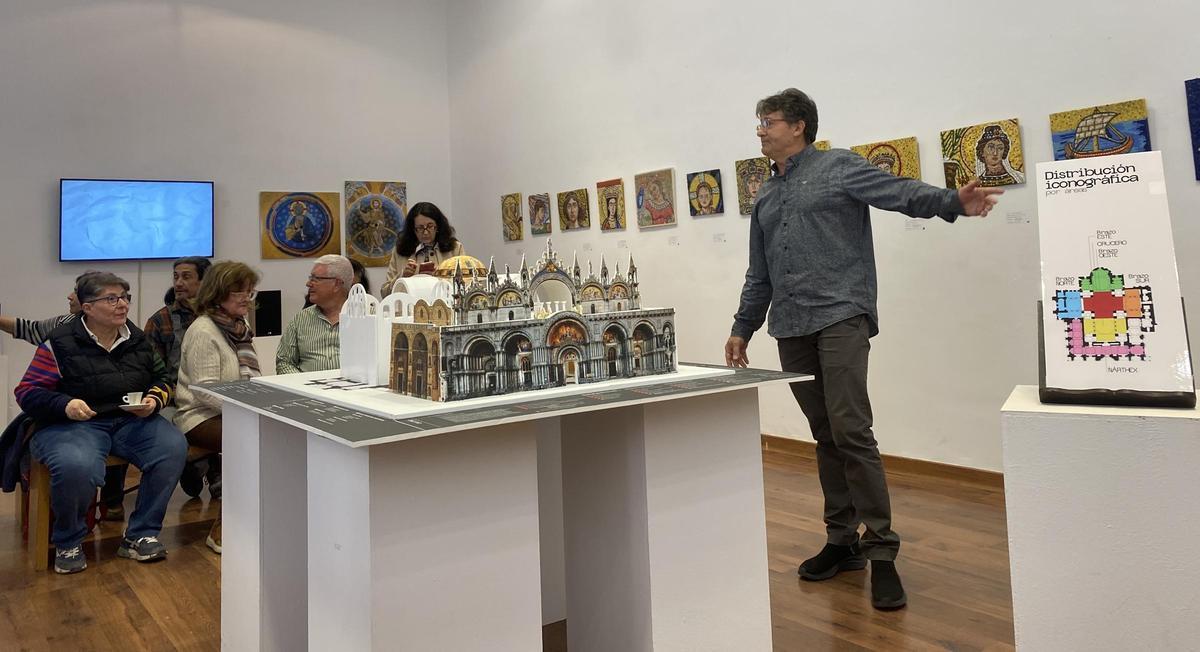 Exposición sobre mosaicos en la Escuela de Arte de Mérida.