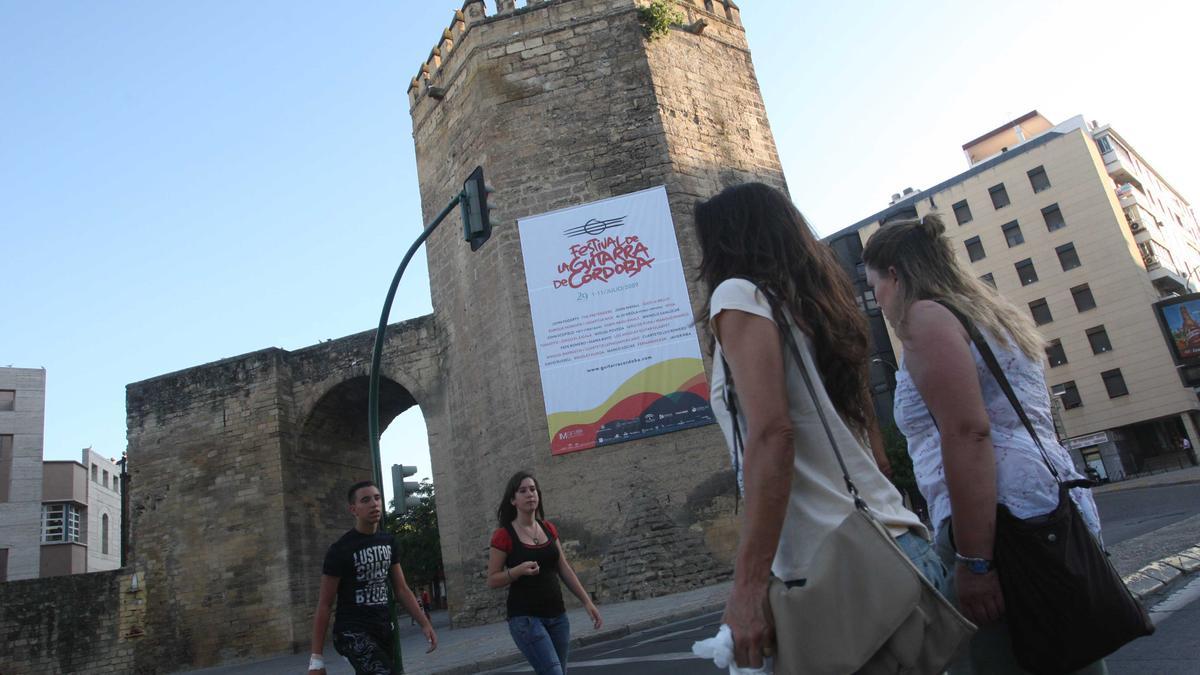 El nuevo cartel del Festival de la Guitarra lucirá en las calles de Córdoba.