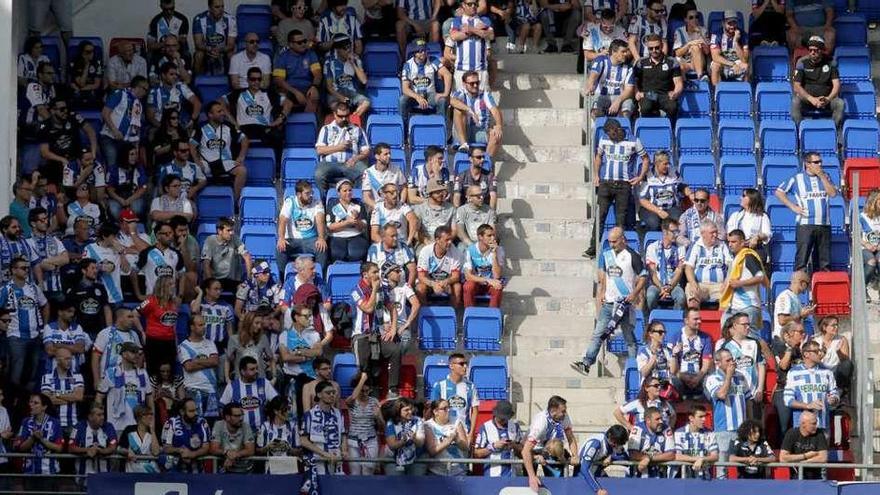 Imagen de la grada que ocuparon parte de los deportivistas desplazados a Eibar.