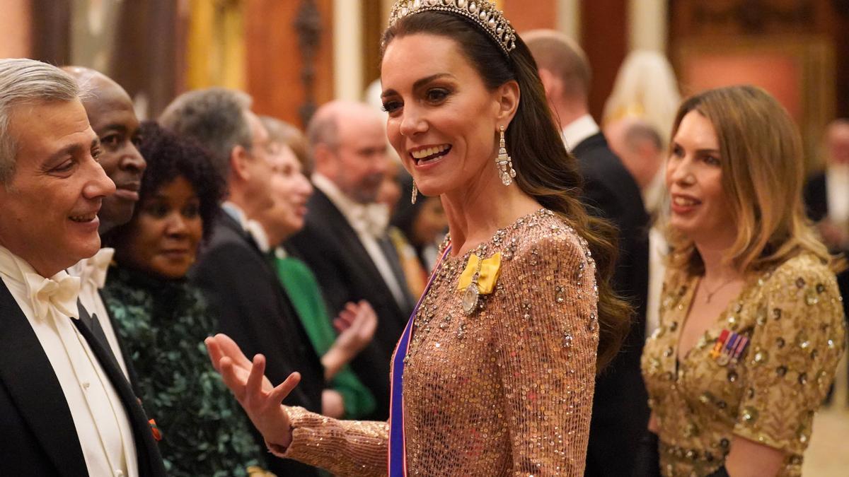 Kate Middleton cena de gala Buckingham Palace