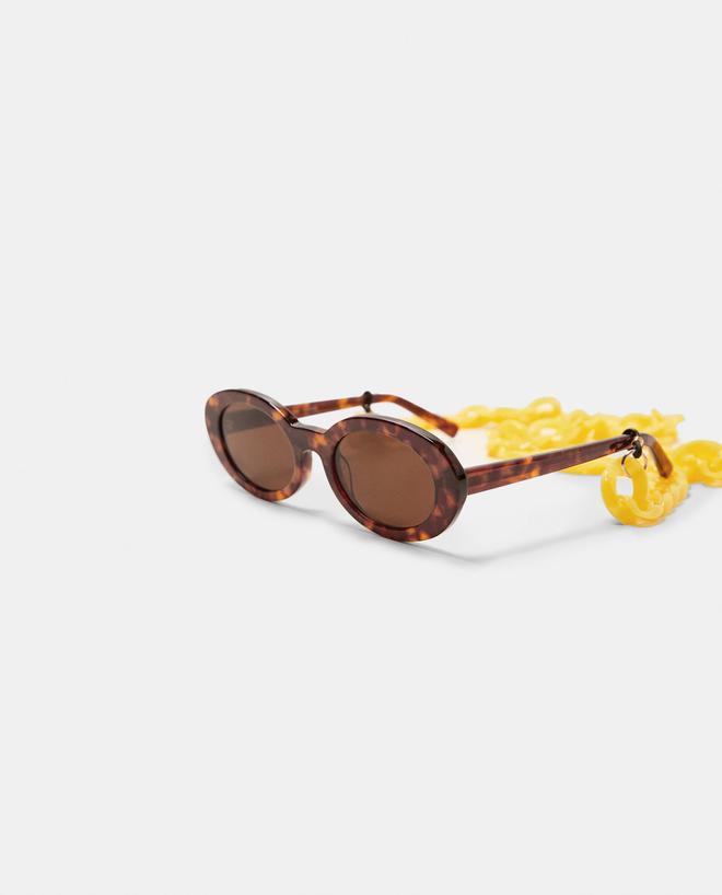 Gafas con cadena de Zara (Precio: 22,95 euros)