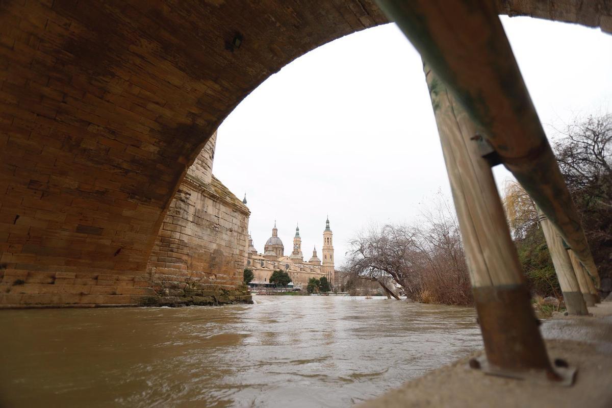 Así luce el Ebro en Zaragoza tras lluvias y deshielo Así luce el Ebro en Zaragoza tras lluvias y deshielo