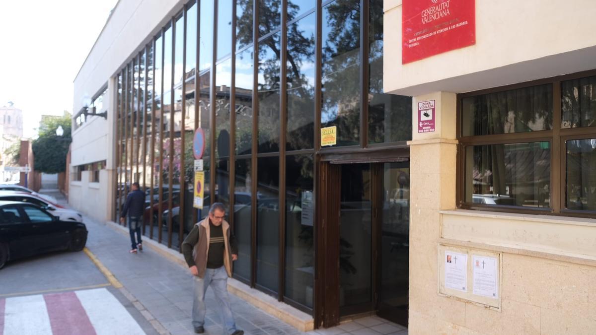 Fachada del CEAM de Orihuela de la calle Hospital, que será renovado.