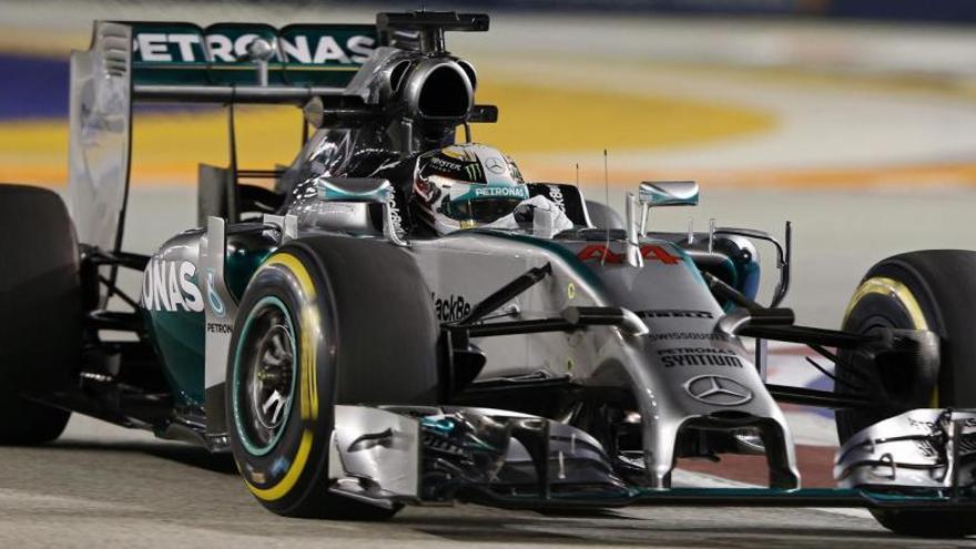 Hamilton s&#039;imposa a Singapur