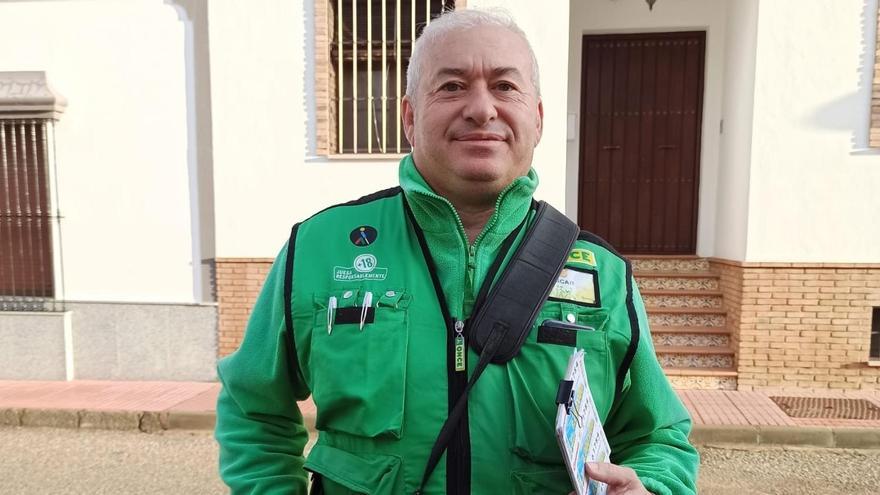 Oscar Cordón, el vendedor que ha entregado el premio.