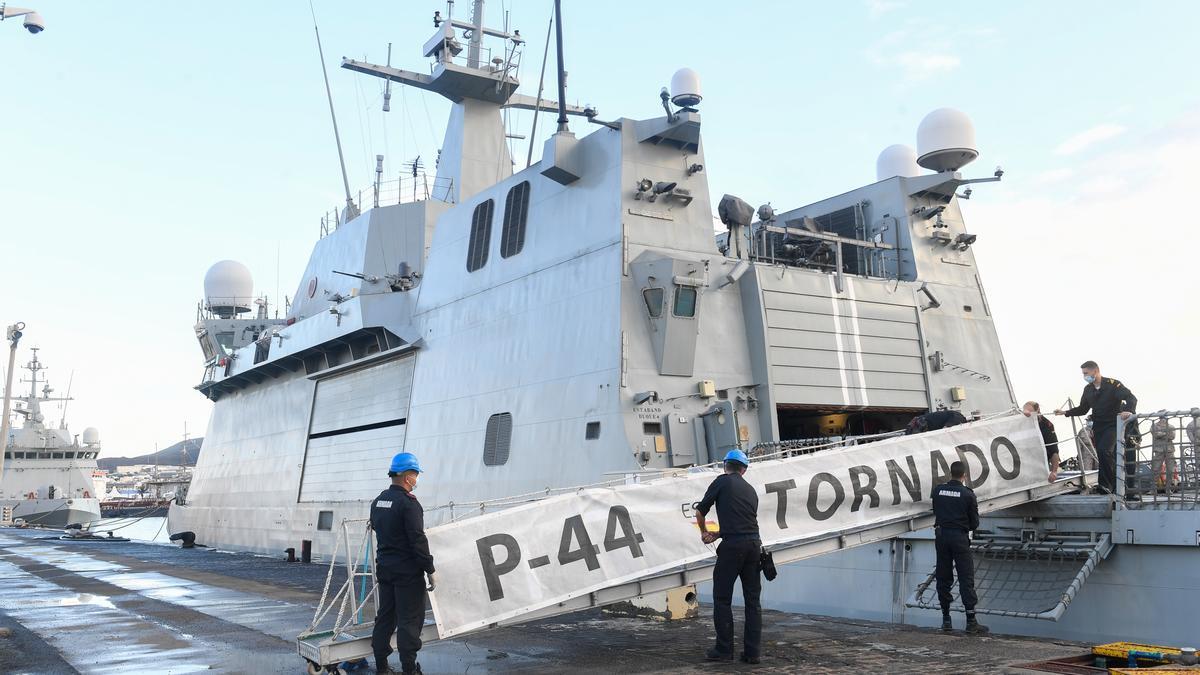 Regreso del Buque de Acción Marítima 'Tornado' a la capital grancanaria