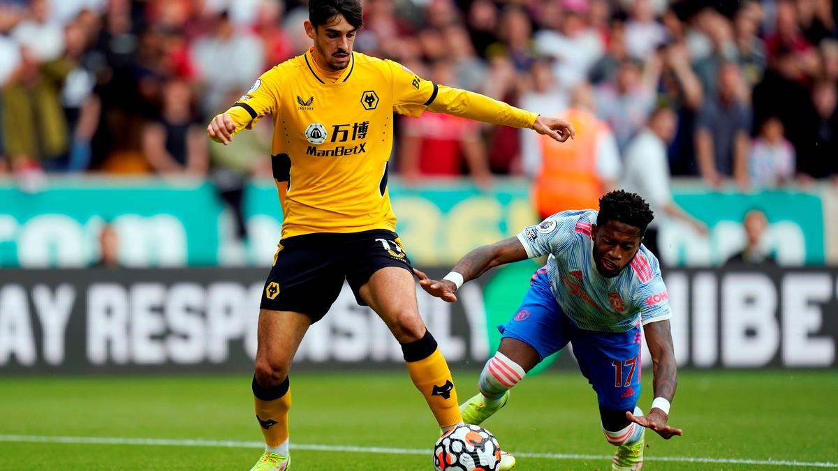 Trincao supera a Fred en el duelo con el Wolves ante el Manchester United.