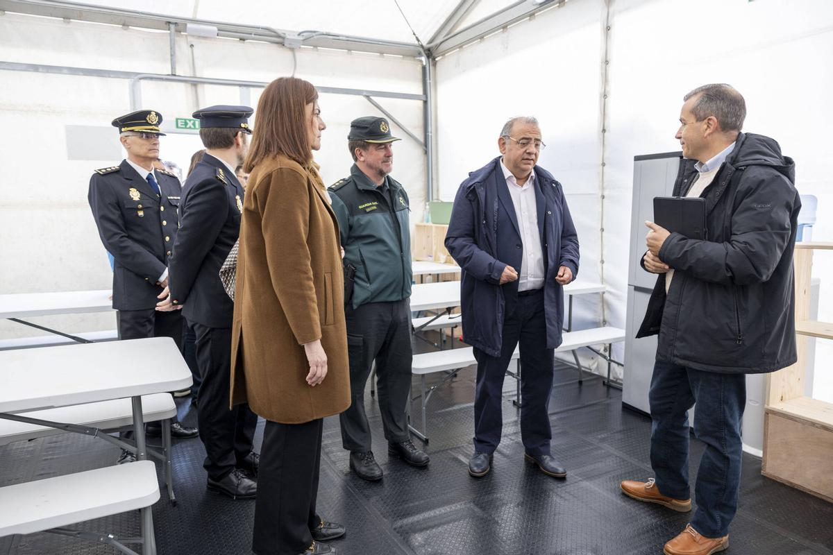 Así son los módulos de acogida temporal para migrantes instalados en el puerto de Palma.