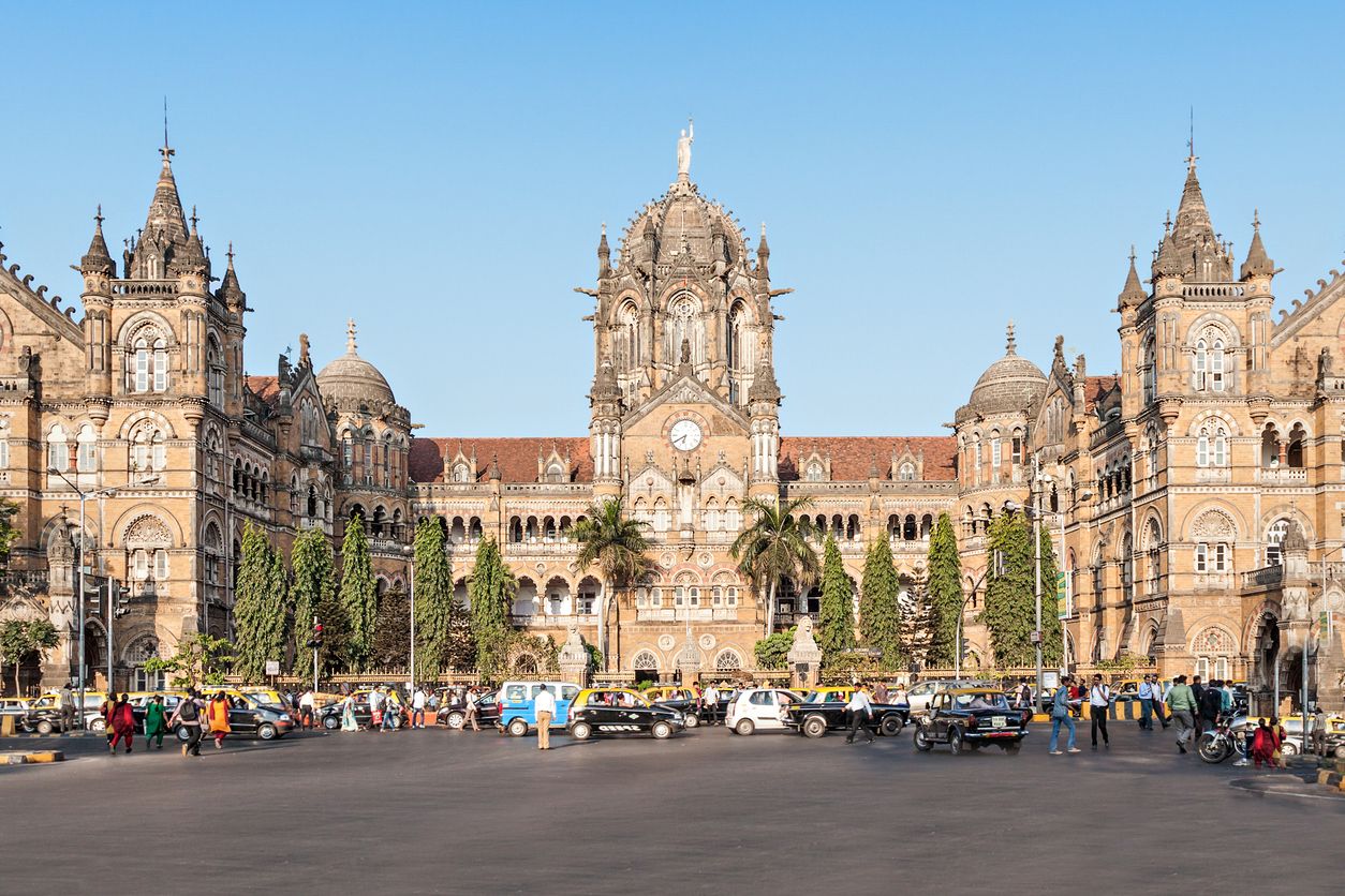 Una de las estaciones de tren más bonitas del mundo se encuentra en Bombay.