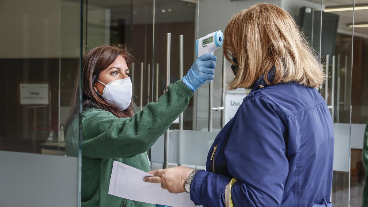 Acceso a la vacunación en el Palacio de Congresos de Cáceres.