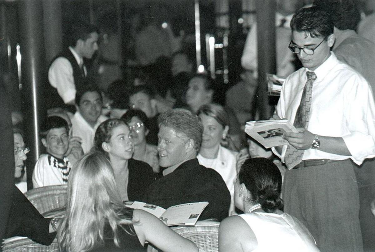 Bill Clinton en la terraza del restaurante Capuccino