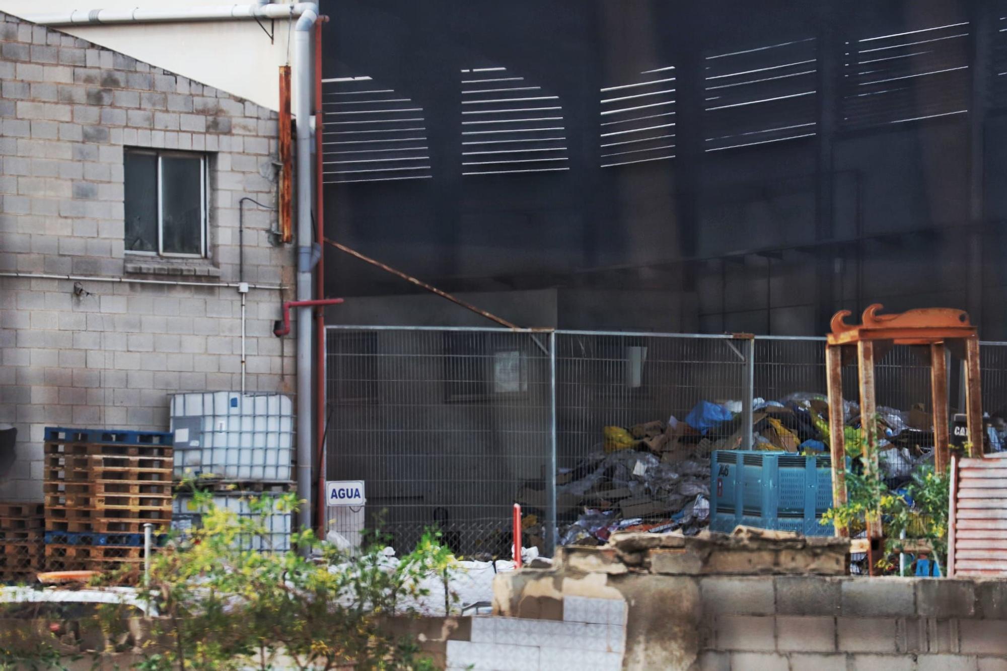 Un incendio en fábrica de San Vicente al explotar un vehículo