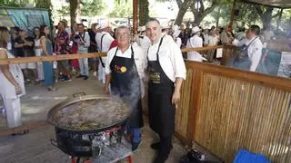 El restaurante Miguel y Juani de l'Alcúdia gana el concurso de paellas de Sueca