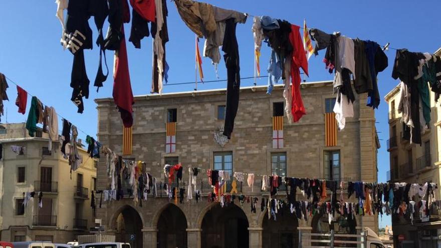 300 trossos de roba i 178 samarretes per un ball del correfoc sense estripades