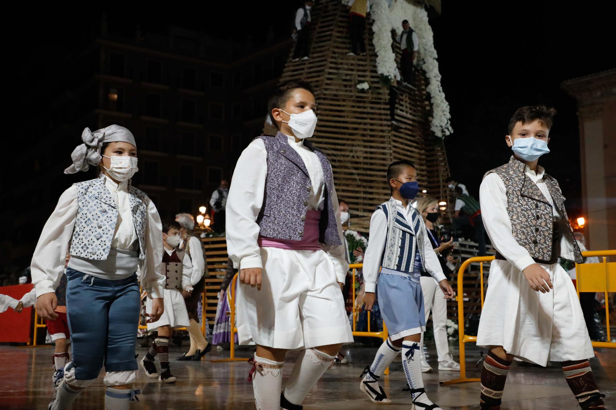 Búscate en el primer día de la ofrenda por la Calle Caballeros de las 21:00 a las 22:00