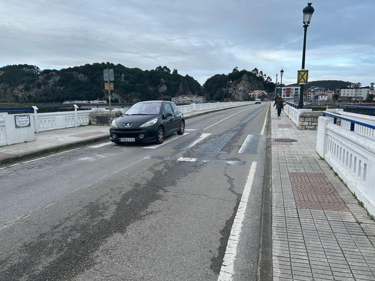 El puente sobre el Sella, este martes, abierto al tráfico.
