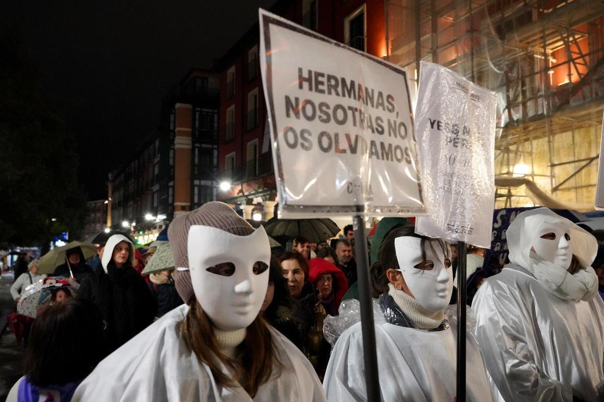 Miles de personas salen a las calles de Castilla y León para ...