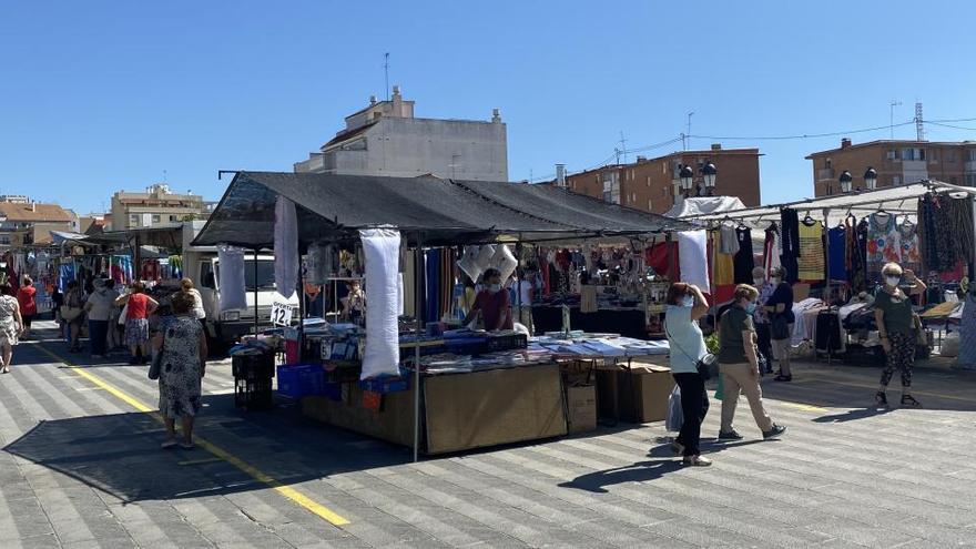 Primera jornada del mercado ambulante de Paterna.