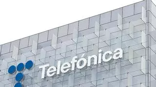 Seis de las mayores compañías del país interrumpen sus spots para felicitar a Telefónica por su centenario