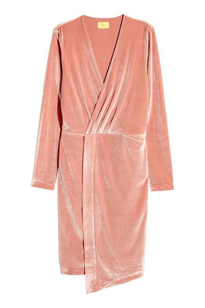Vestidos de invitada por menos de 50 euros: de terciopelo de H&M