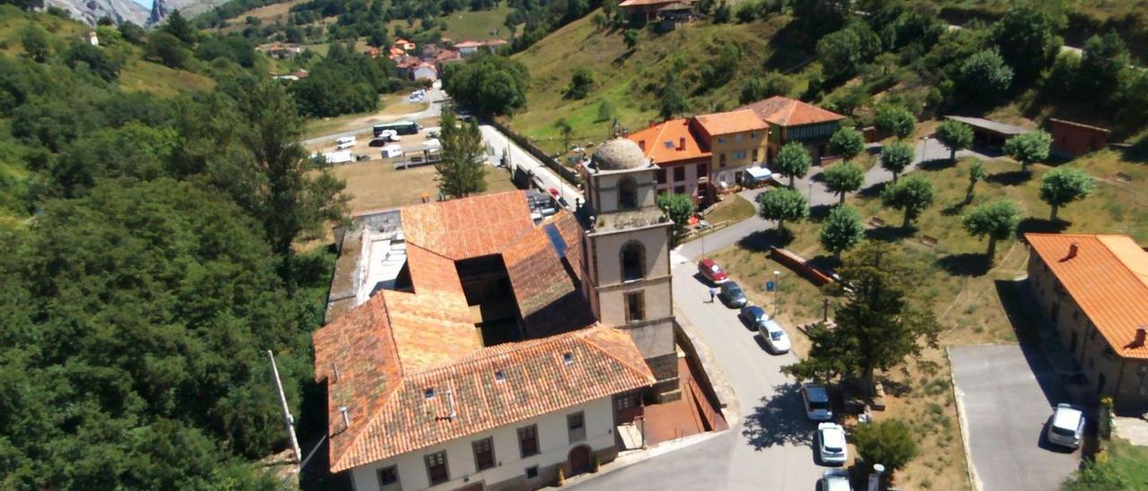 La colegiata de San Pedro de Teverga. | LNE