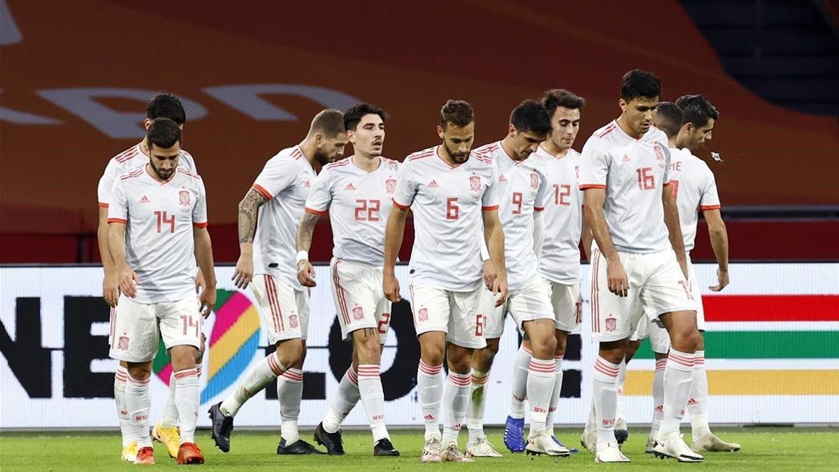 España celebra el gol de Canales en el partido ante Países Bajos