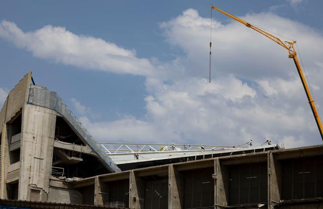 La visera del Camp Nou, desmantelada