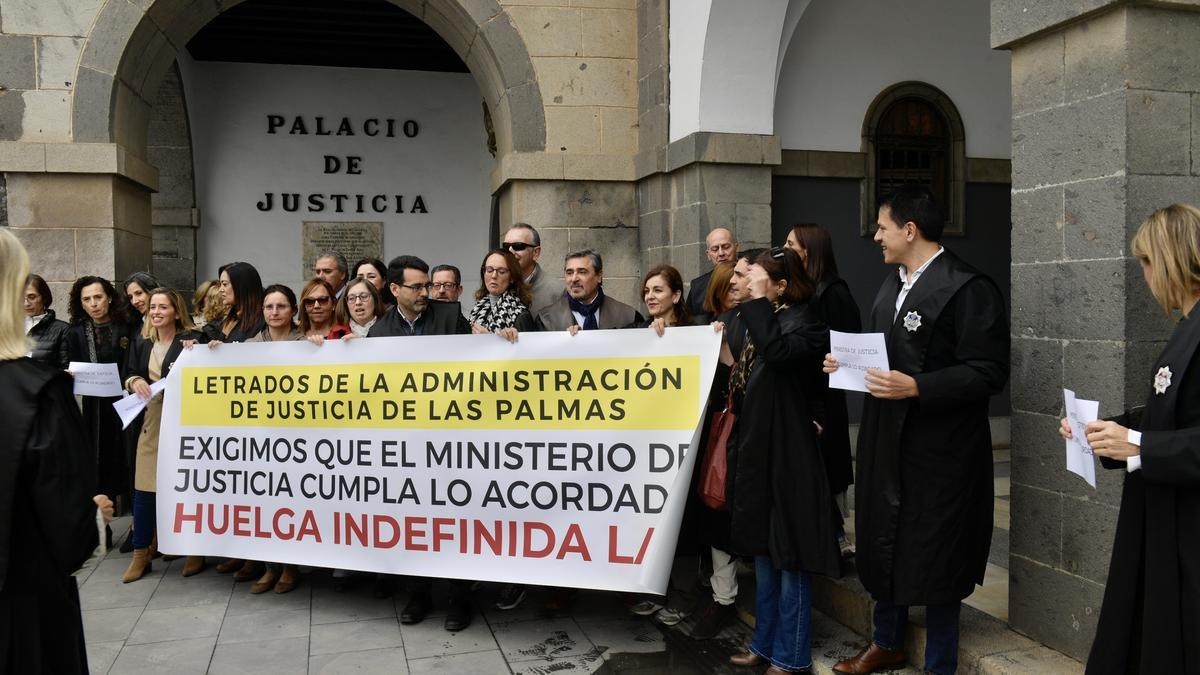 Nueva jornada de concentración de los letrados de la administración de justicia en la provincia de Las Palmas.