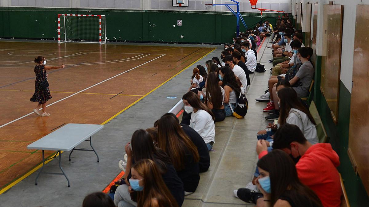 Presentación de los alumnos de primero de Bachillerato en el pabellón de Rodeira.