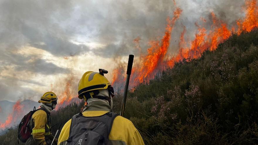 Hasta tres incendios en Cangas del Narcea, el más grave en Besullo