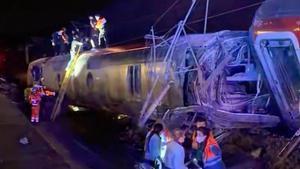 Decenas de muertos en un descarrilamiento de trenes en Adamuz, Córdoba