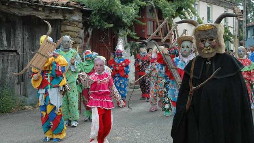Diablos y Carnavales de Cencerros de Villanueva de Valrojo en la última exhibición etnográfica