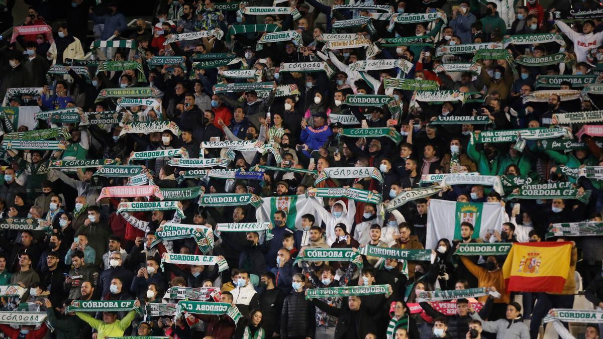 Aficionados del Córdoba CF en un partido en El Arcángel.