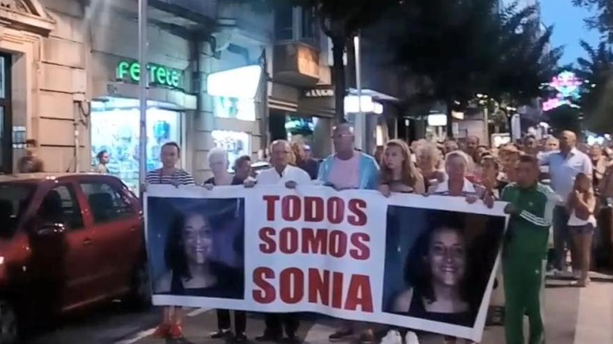 Pontevedra arropa a la familia de Sonia Iglesias siete años después de su desaparición