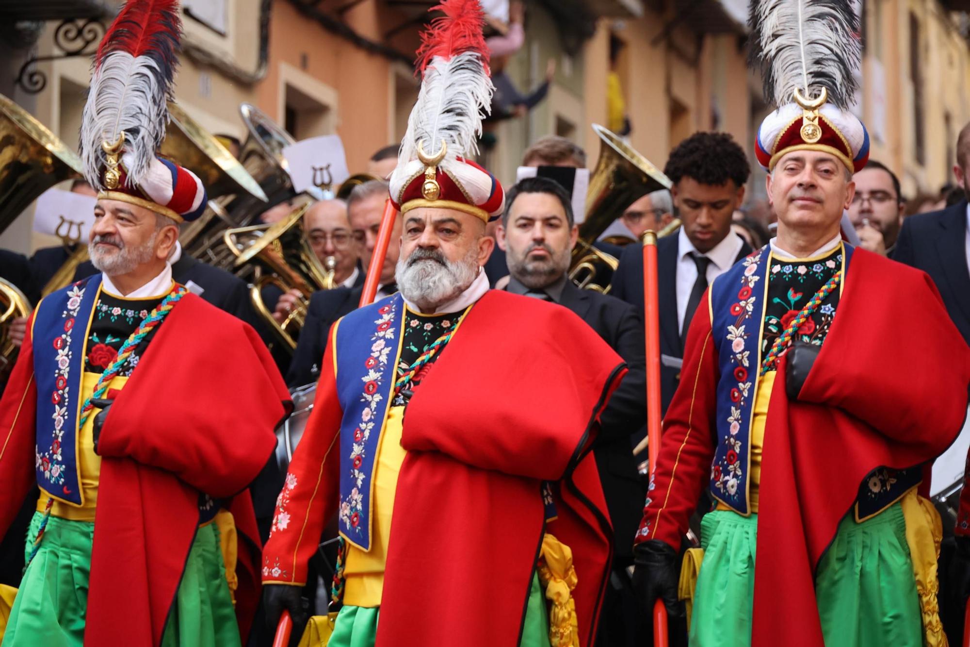 La trilogIa festera de Alcoy despierta con la Diana