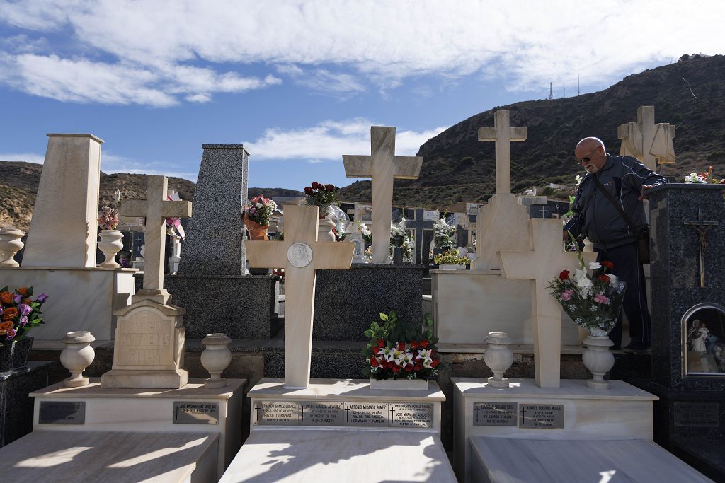 Día de Todoso los Santos en el cementerio de Los Remedios de Cartagena